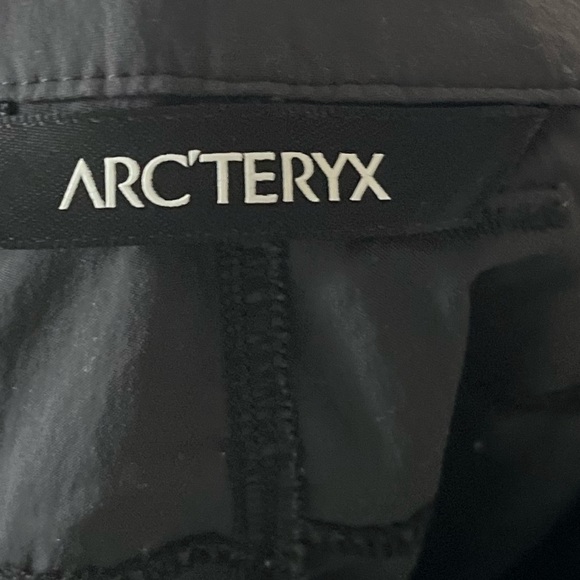 ARC’TERYX Black Women’s Cargo Shorts size 4 - Picture 9 of 11